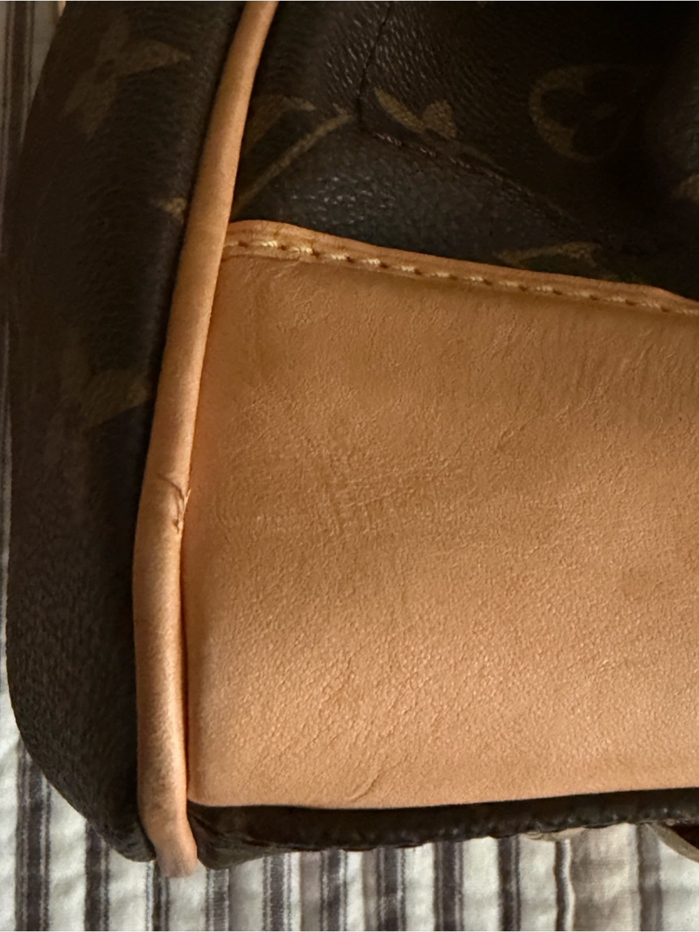 Louis Vuitton Beverly MM Monogram Brown Shoulder Bag with Vachetta Trim - Picture 4 of 13